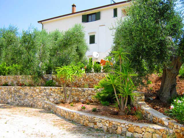 Villa a Vieste tra il verde degli ulivi e il mare della Puglia